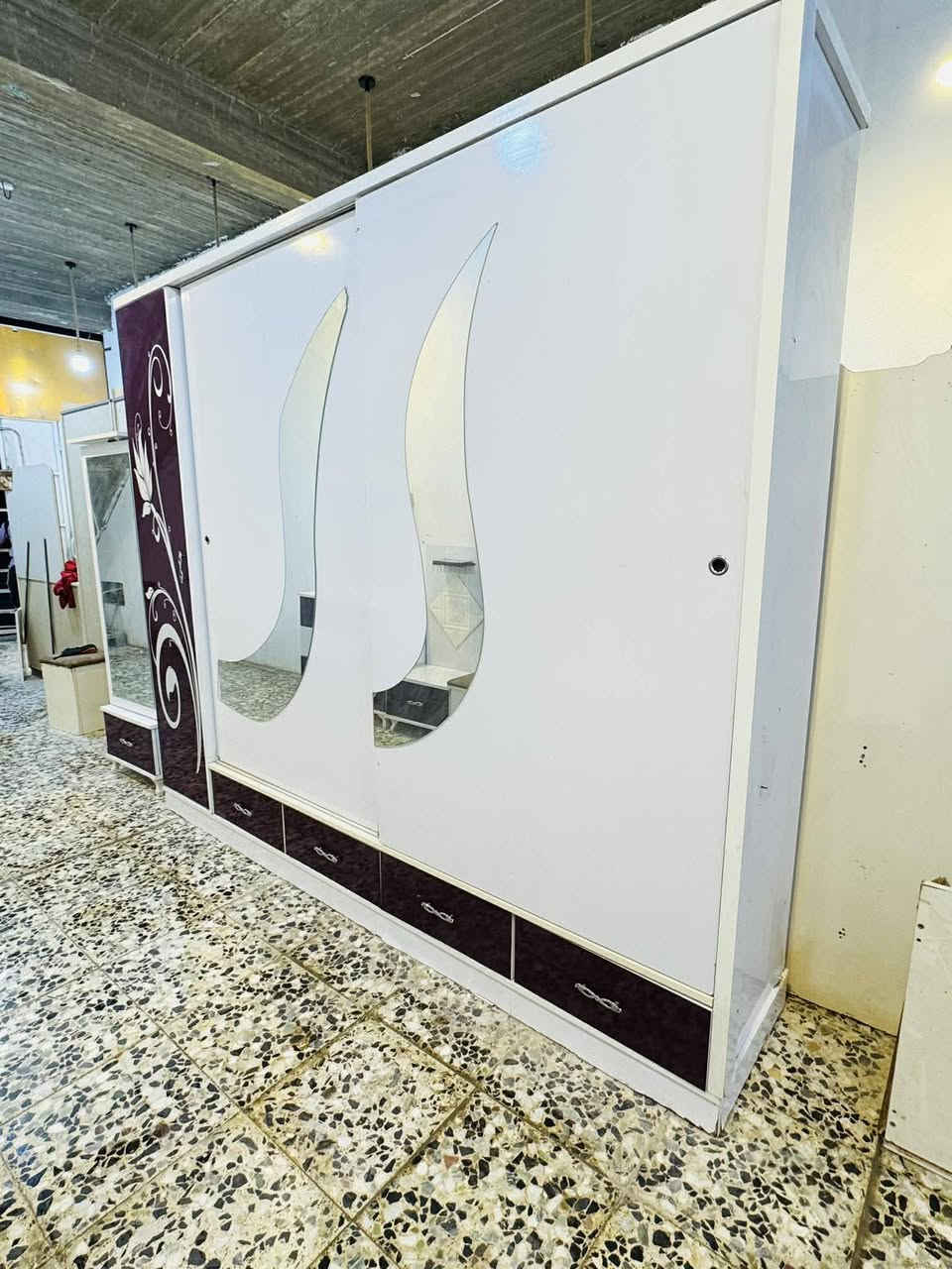 غرفه نوم تركي تخبل نضافه فول ضخمه 8قطع السعر 450الف عنواني النجف حي الميلاد شارع المزرعه سيد علي اتصال فقط***********
