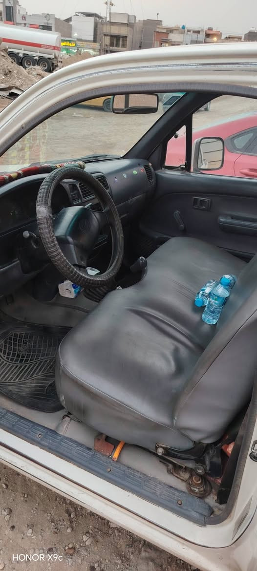 بيك اب تيوتا 2001 سياره نضيفه كلش ومكينته وكيرها مكفولات سياره بحاله جيده رقم صلاح الدين بسم الوالد مكان بغداد والسعر 90 

***********
