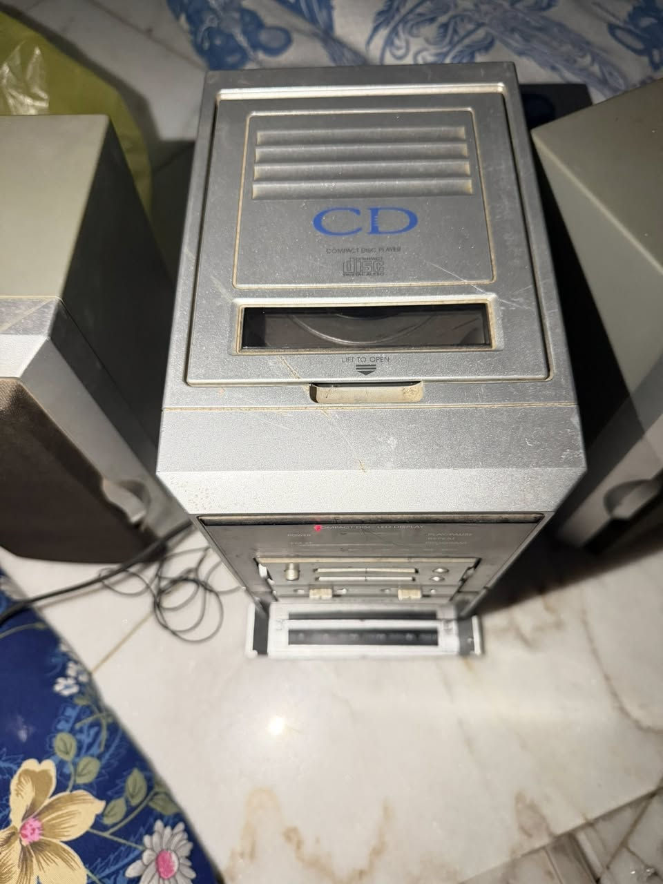 السلام عليكم
مسجل راديو سيدي  بوش الماني 
3 قطع شغال كاسيت وراديو وسيدي 

التوصيل كل العراق 
السعر 60 الف وبي مجال للطيبين 
النظافة جيدا جدا 
فديو التشغيل مرفق بالصور 
ماسنجر متوقف علقلي  ارد عليك


**إذا كنت صاحب هذا الإعلان وتريد حذفه لأي سبب، رجاءا أرسل رسالة إلى الدعم الفني**