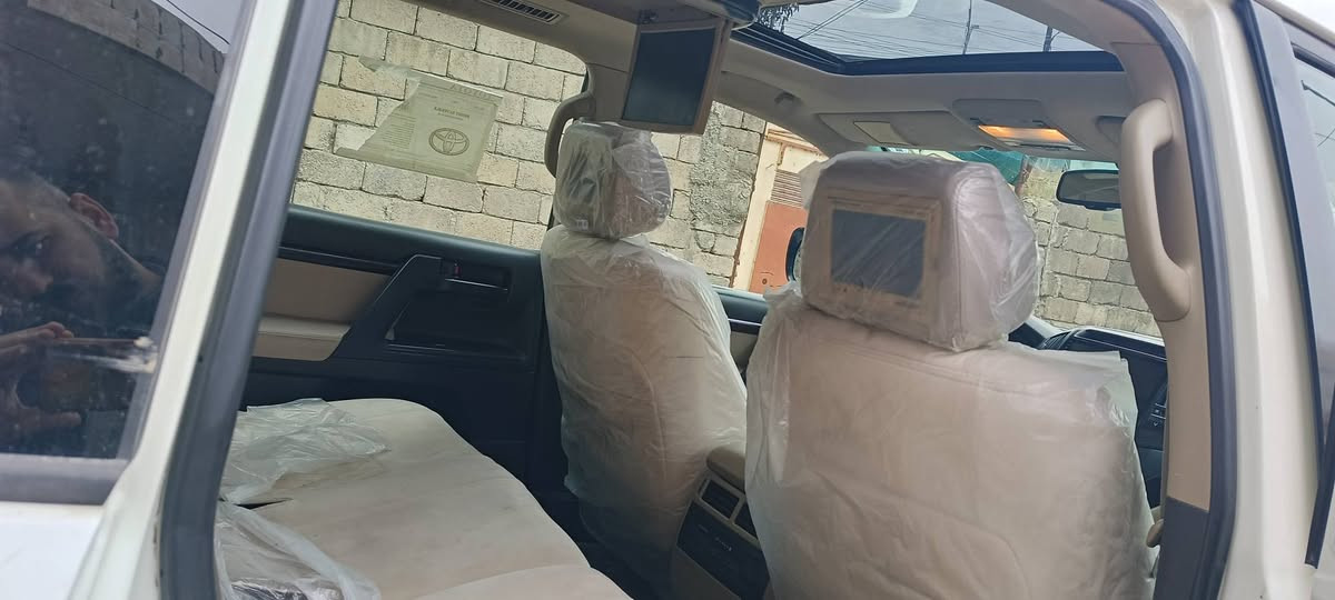 لاندكروس 2009محدث الفين 2015 بيها صبغ بل بوند اشويه الي بيها ايشاره بل قبق الصندوگ اشويه السياره محدث داخل خارج2015 محرك كير نضيف سياره فول مواصفات بدون ضرر الاتصال على هاذا الرقم ***********@
