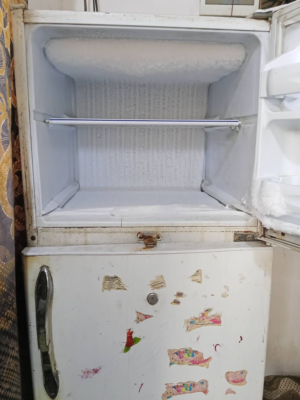 للبيع ثلاجه نضيفه وماطور جديد تبريده حلو
مكاني البصره 
المشراك القديم 
سعره 125وبيه مجال
الهاتف ***********
