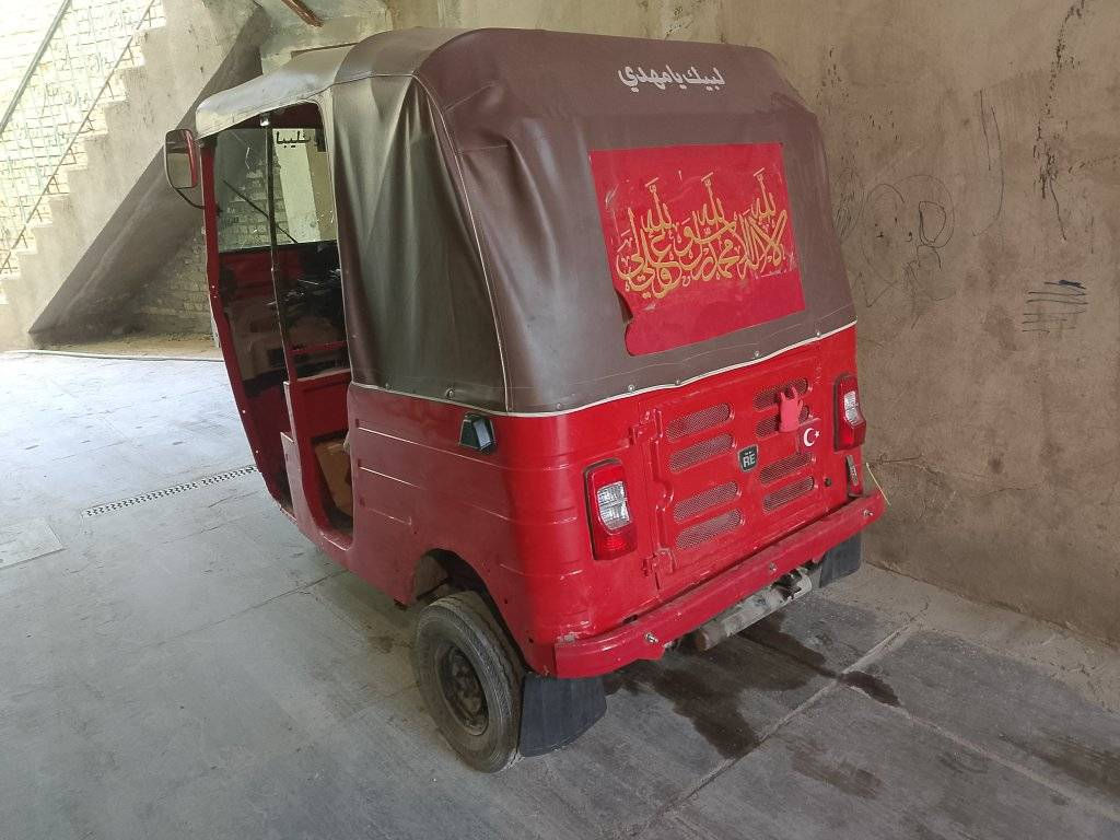 تكتك للبيع موديل 2018شهر ال12 محرك 20 اوراق كامله قبل اسبوع شديتلها اكسل جديد جاملغات جديده موجوده ما مشدوده يرادلها باتري و السلف إللي بيها تجاري اريدها ب3/300 و بيها مجال ***********
