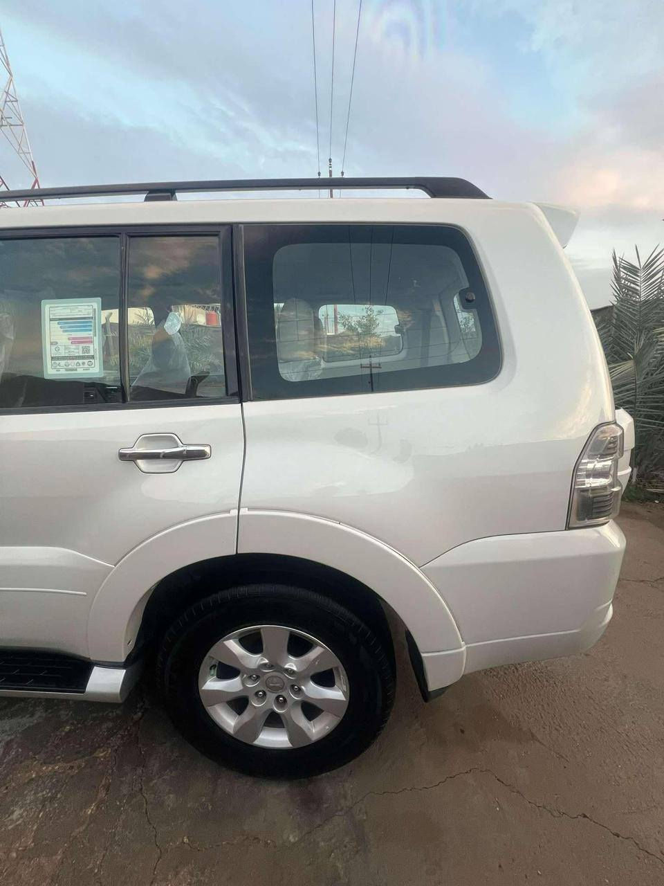 السلام عليكم
باجيرو 2010 حبتور سيارة نظيفة ماشيه 105 الف 
كوشنات جديدة واصلية دبل كشن كهرباء 
دمام حبتور محرك 6سلندر 3.500 
فور ويل دفع رباعي 4’’4
7راكب 
سيارة مكفولة 
فقط قطعة صبغ صغيره في الباب الخلفي للسبير رقم بغداد دولي سنوية الى 2028
مكان السيارة الحلة 
الاتصال على الرقم التالي 
*********** يوجد واتساب
