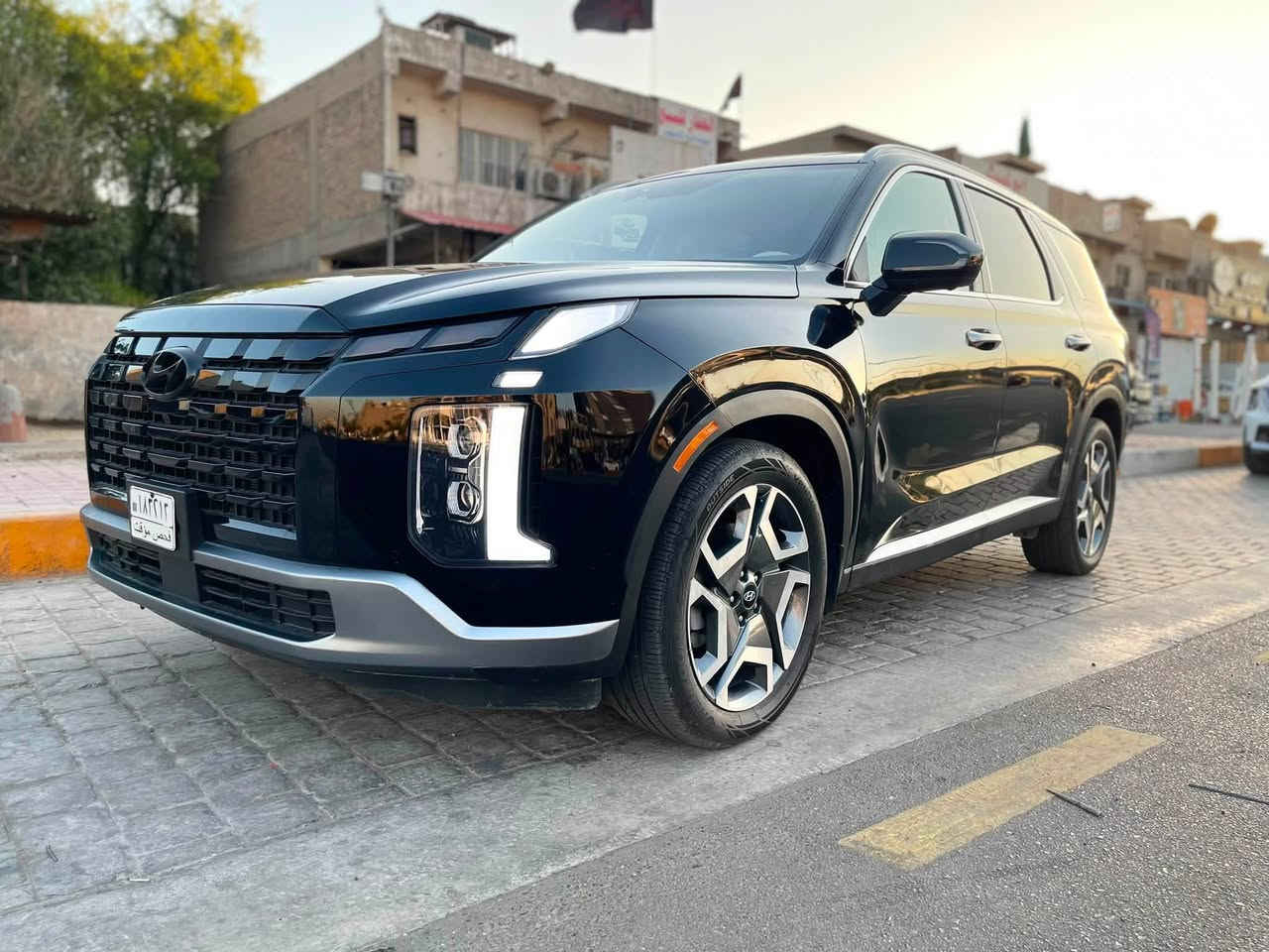 هيونداي بالسايد 2025 SEL
‼️ فوول

1 - اللون /  اسود

2 - العداد  /   12000m

3 - فور ويل

4-  شاشة عرض(داتا شو)

5- المحرك   v6    3.8 

6- بصمة تشغيل + بصمة ابواب 

7- اصطفاف ذاتي(تقديم +ترجيع)  

8-  فتحة سقف عدد ٢

9- سماعات هارمن كاردن عدد ١٦

10- رادار امامي  + خلفي 

11- حساسات امامي + خلفي 

12-  كامرات عدد 6  360 درجة 

13- كشنات امامي خزن ميموري 

14-  كشنات كهربائي تدفئة وتبريد

15- كشنات جلد  

16- انارة داخليه (محيطيه) + انارة دشبول 

17- بردات جانبية

18- تبريد مركزي امامي + خلفي منفصل التحكم

19-تحكم ستيرن + شفتات

20- تدفئة ستيرن 

21- مرايا هيتر + تعتيم 

22- صندوق كهربائي شفط + اربع وضعيات فتح صندوق

23 - وضعيات قيادة  (٥)

24- ويل كب حجم  ٢٠ 

25- اوتو هولد + نقطة عمياء 

26- سايد بريك بصمة + مثبت سرعة

27- شحن لاسلكي 

28 - إشارات بالمرايا  + إشارات جانبيه

29 - اوتو بريك 

30 - تحديد مسار

31 -شاشة ديجتال كبيرة

32 -تشغيل عن بعد .

33 - تدليك كشن .

34 - ويل كب حجم ٢٠

35 - نظام مانع انزلاق 

36 - نظام نزول منحدرات 

37 -كشنات Vip منفصل 

 والكثير من المواصفات لم تذكر بعد .

 

ضرر :- باب وجاملغ السايق نفسهم راجعات لكن صبغ شي قليل الباقي مكفولة السيارة مكفولة من التبديل من الصبغ غير الباب والجاملغ جهة السائق فقط محرك وكير مكفولة عام تعتبر جديدة دخول جديد 

التفاصيل :- 

السعر :- 300 ورقة وبيهة مجال 

للأستفسار :- *********** 

مكان السيارة :- بغداد الطالبية - حي جميلة -
