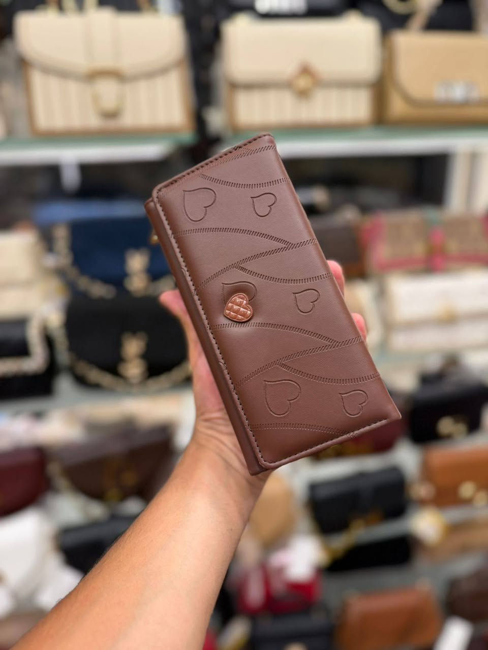 تميزي بأناقة لا مثيل لها مع تشكيلة محفظة "AK" الفاخرة! ✨
السعر ❤️‍🔥❤️‍🔥❤️‍🔥❤️‍🔥❤️‍🔥


**إذا كنت صاحب هذا الإعلان وتريد حذفه لأي سبب، رجاءا أرسل رسالة إلى الدعم الفني**