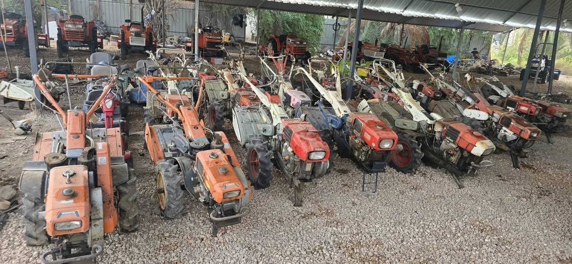 مكائن خاصه للبساتين يدويه داخله حاويه ياباني موجوده في بابل الهاشميه هاتف*********** ٨   الكل محرك كاز تبريد راديتر ماء
