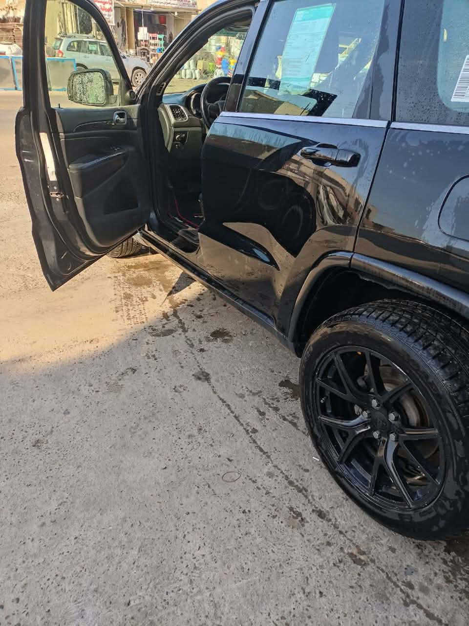 جيب شيروكي موديل 2011 محدث 20 بدون حادث كير مكينه كفاله صدر حاله جيده وارد أمريكي بدون حادث سونار مرفق بل صور صبغ بالين اثر شخوط وصبغ التحديث فقط سونار موجود رقم بغداد بأسمي مشروع وطني رقم الهاتف *********** السعر 160 وبيها مجال بسيط مكان السياره موصل
