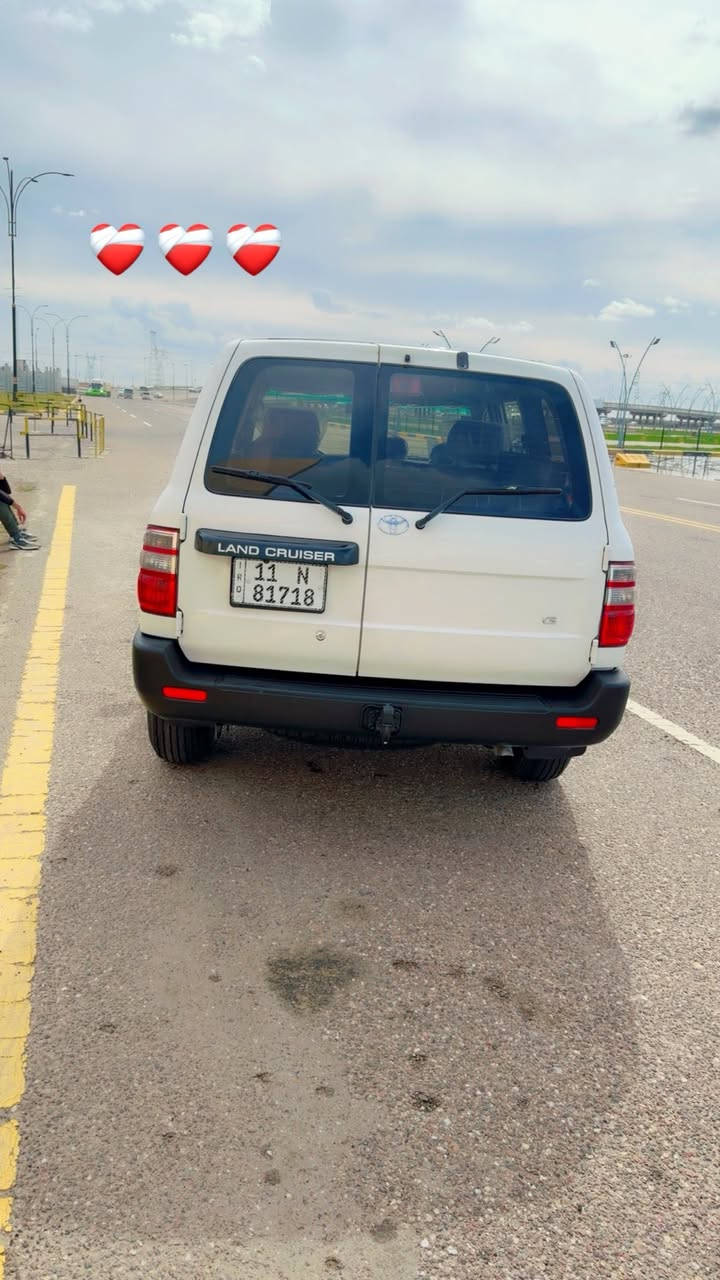 السلام عليكم مونيكا 
2006 رقم بغداد بأسمي
مشروع وطني 
مكينه كير حداديه 
تخم تاير تبريد كله كفاله
بيه جاملق امامي صبغ فقط
والباقي كفاله
العنوان البصره
الهاتف 
***********
