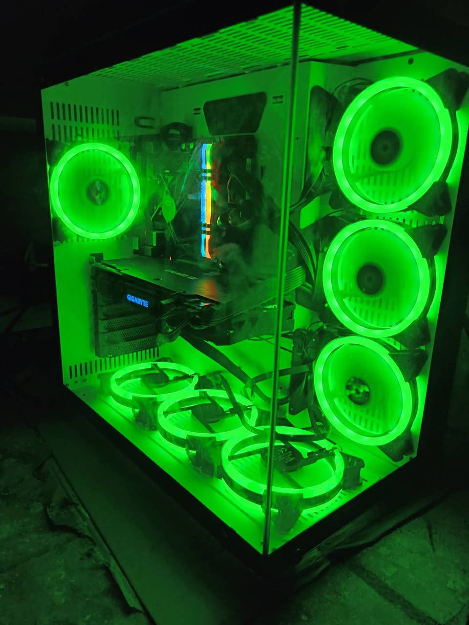 المواصفات
Pc gaming للبيع

المعالج: Intel Core i5-10400 6 Cores / 12 Threads

كرت الشاشة: RTX 2060 SUPER 8GB GDDR6 Gigabyte

اللوحة الأم: Gigabyte B460M D2V

الرام: 16GB DDR4 Dual Channel

التخزين: SSD 512 GB

HDD 2TB
الملحقات : Ups 1500  _ ماوس _ كيبورد _ شاشة منحنيه من سامسونج حجم 27 انج
ملاحظة: جميع القطع موجوده كراتينهن
العنوان : بغداد _مدينة الصدر
للتواصل: ***********
