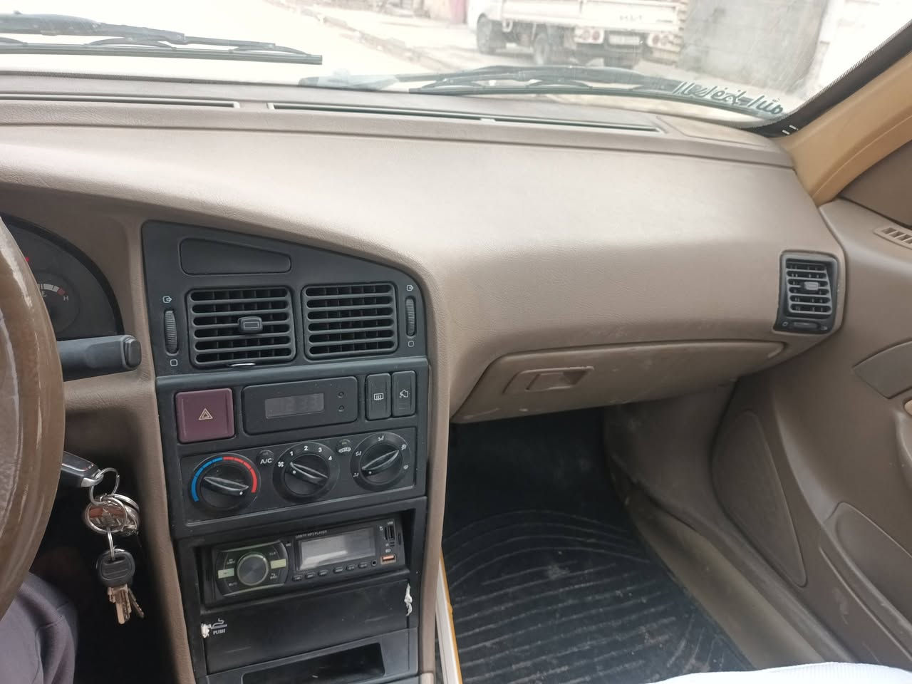 السلام عليكم عندي بيجو لميس موديل 15 نضيفه كولش جاهزه من كولشي تدفئ تبريد تخم تاير صدر جديد السعر 40 مكان الامين ***********
