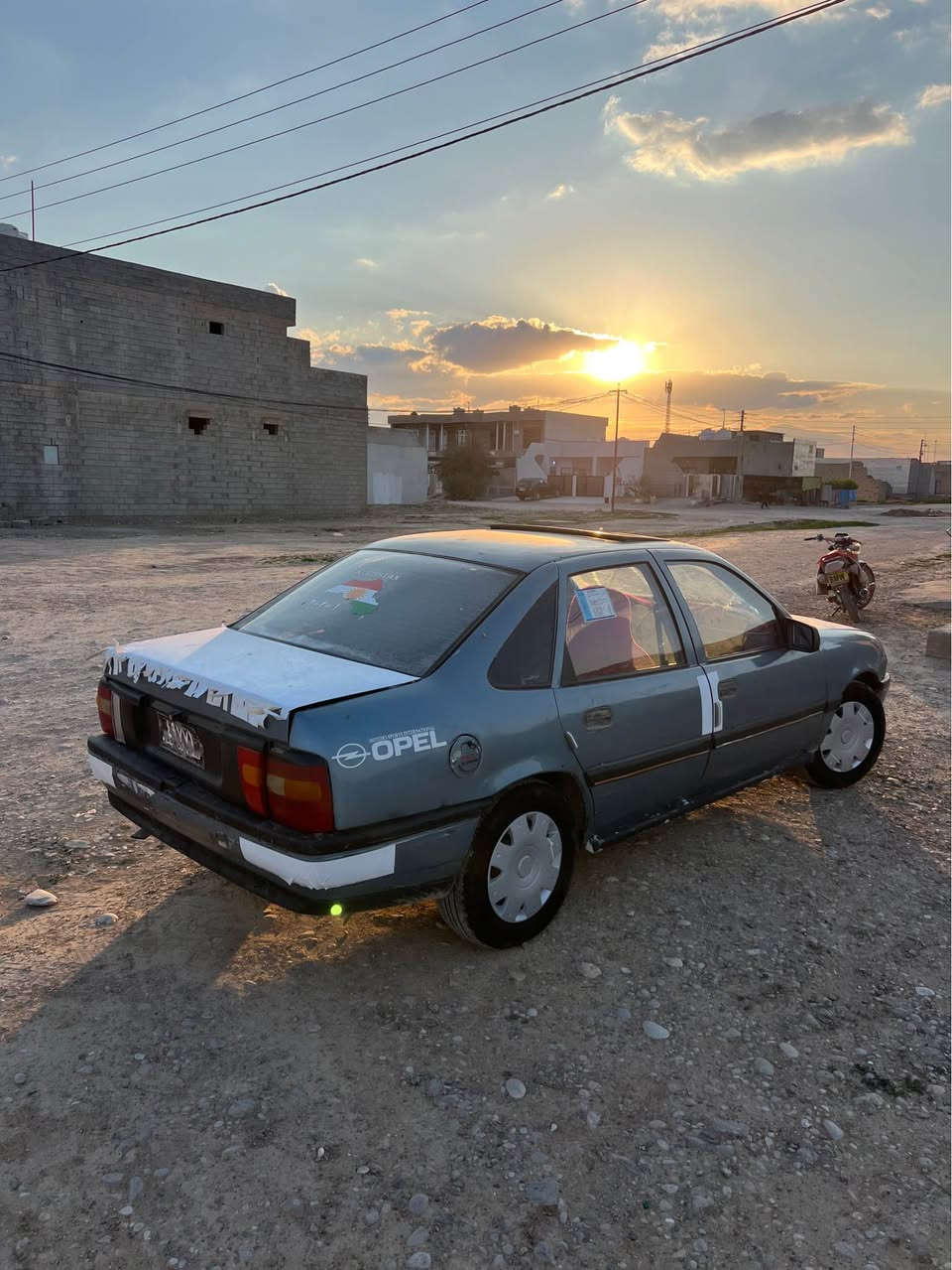 سلام عليكم

ئؤپل ڤيكترا 

مةكينة 16 دوش قايش پان  

گير و مةكينة وةشةرت 

4 تاية تازة 

سةدر كامل لؤكة 

ڤان و گةرمي ئيش ئةكات 

يةك دينار مةسروفي تيا نية 

***********

كةلار سمود كيفري, ديالى
