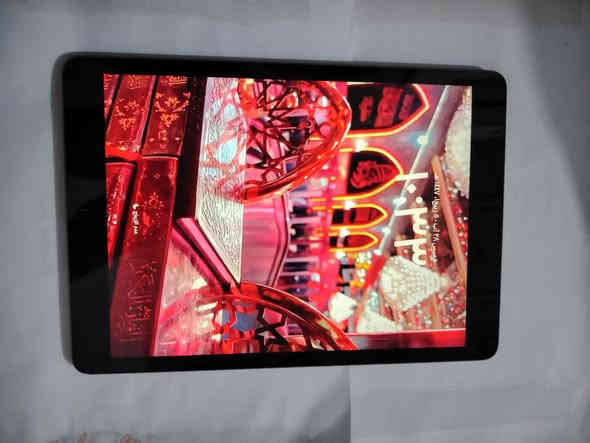 ( مكلف ) 
السلام عليكم آيباد أبل 9 للبيع جهاز مكفول وتر نضيف كلش استخدام قليل مامتعوب مكاني كوفه البو حداري رقم صاحب الجهاز  *********** او تراسله خاص كروري آل علي
