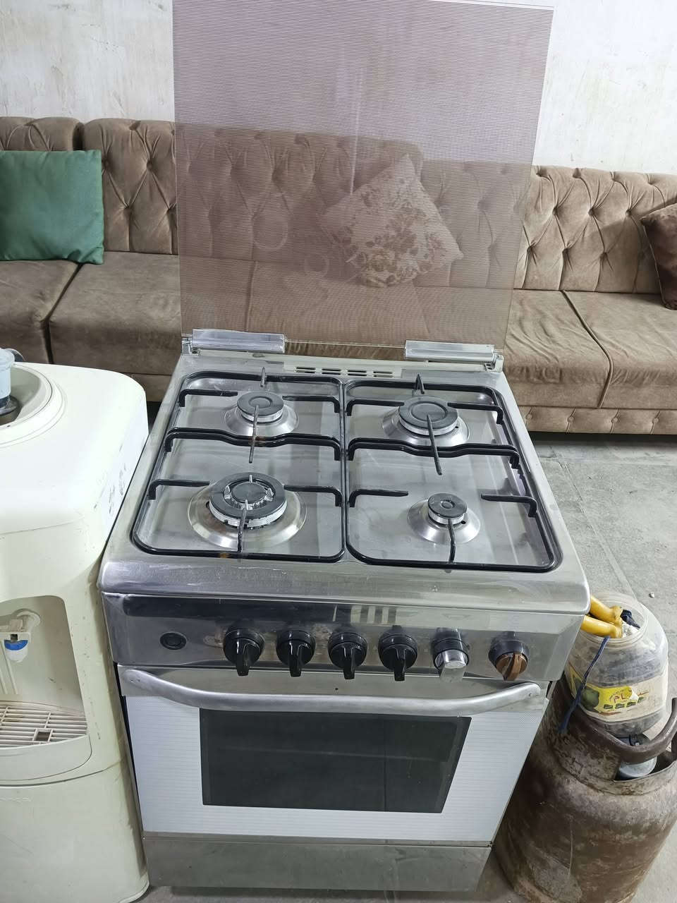 طباخ نضيف فول نضافه و علا الفحص سعر خاص ***********
