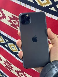 ايفون 11 برو ماكس امريكي مع كارتونه بطارية 89  الجهاز نظيف وما مفتوح  ...
