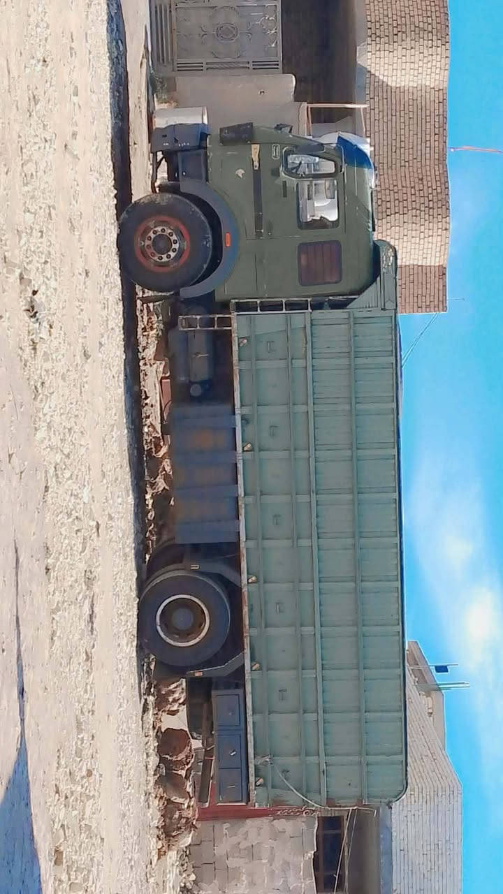 البي تك مديل 88كير 160مكينه 35 سنويه جديده مسجله تك للبيع قاطره ومقطوره تخم تاير سياره مكفوله كفاله عامه السعر   40مليون وبيه مجال لاستفسار على رقم ***********
