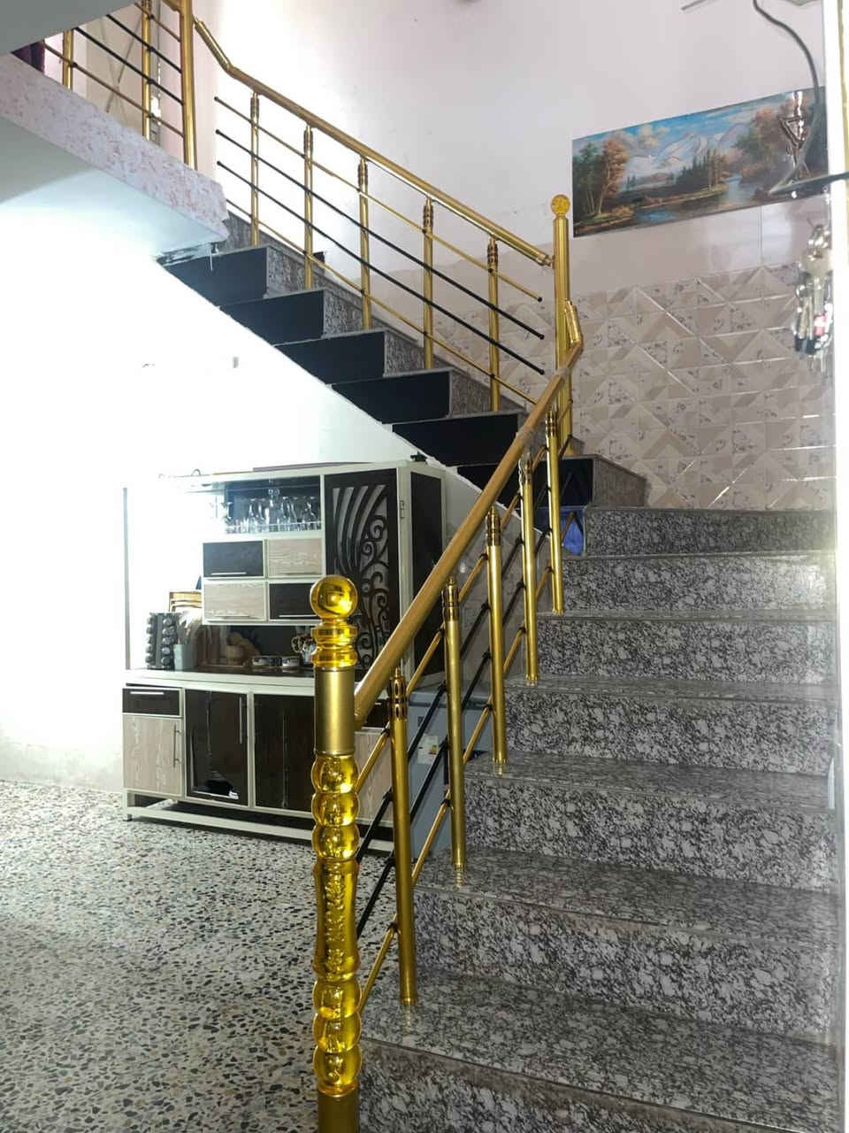 مكلف بالنشر 
مشتمل 100 متر زراعي  قرب قاعة بغداد مجاري كهرباء كاملة البيت جاهز للسكن طابق واحد  غرفة واستقبال وحولي وخدمات كاملة سعرة 67 وبي مجال قليل الاتصال على الرقم *********** علي
