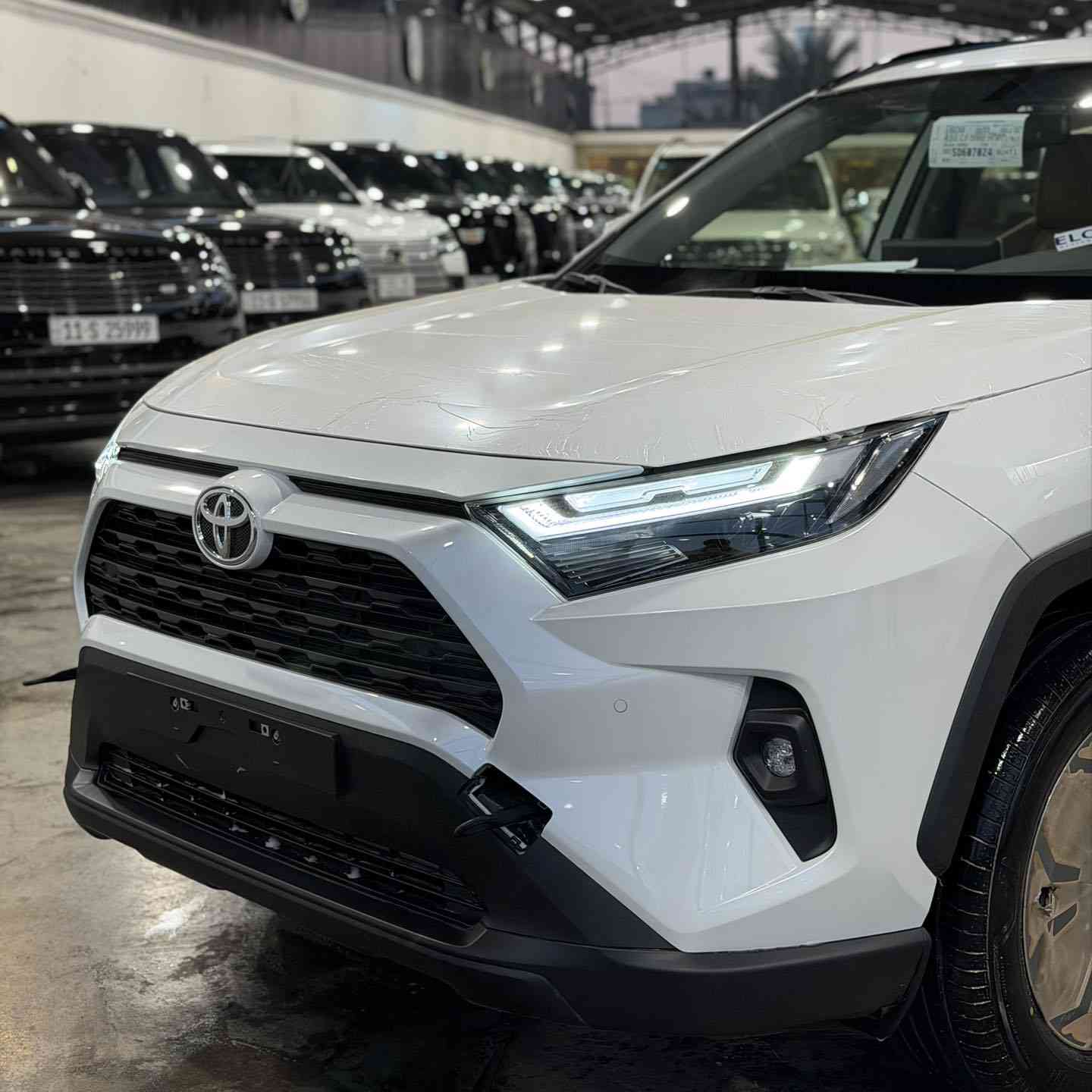 � تويوتا راف فور 2025 – وكالة عبد اللطيف جميل
✨ زيرو /  جديد كلياً
🔹 فتحة سقف بانوراما
🔹 داخلية بيج فاخرة
🔹 تبريد قطعتين لراحة مثالية
🔹 كاميرا خلفية + شاشة وسطية + أنظمة أمان ذكية

🛡️ سيارة عائلية × اقتصادية × عملية بكل التفاصيل

📍 متوفرة الآن لدى شركة علي الشيباني لتجارة السيارات
📞 ***********-***********
📍 بغداد – الكاظمية – جكوك قرب مرور الكاظمية

🚨 جاهزة للتمليك… ومناسبة لكل مشاويرك!
