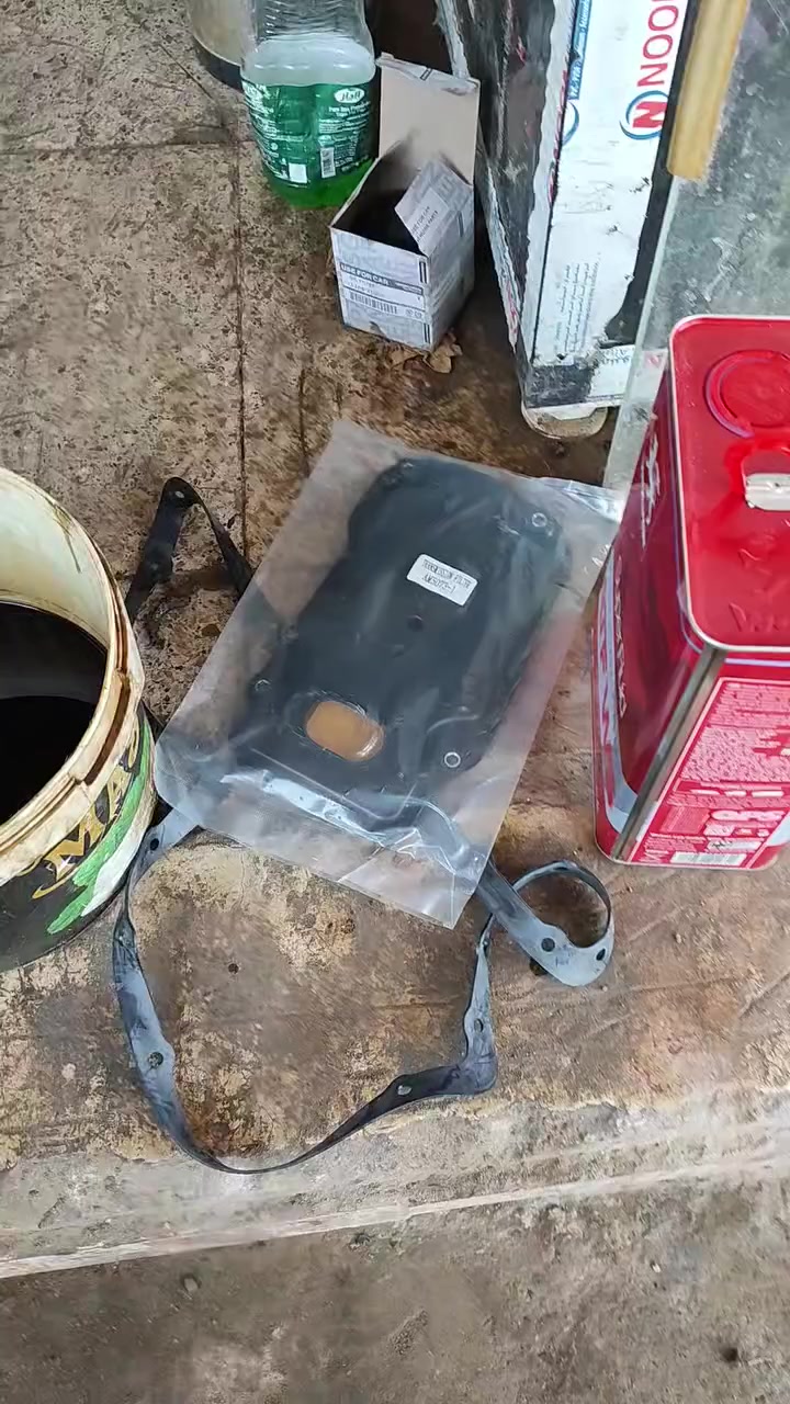 يتوفر هيدروليكws حسب مواصفات الشركة 
ويتوفر فلتر وواشر للكيس 
خدمة تبديل داخل الورشه متوفره 
الديوانيه شارع سالم
***********
