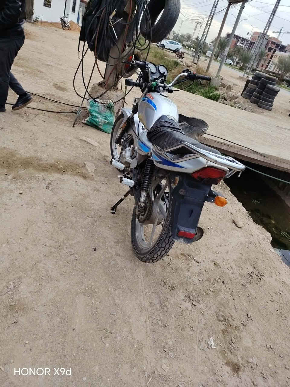 دايون جاهزه ونضيفه ترتيبات بسيطه جدأ كلك كلك مكفوله من السرقه السعر 550 وبيه مجال قليل المكان كربلاء الحسينيه الوند
***********
