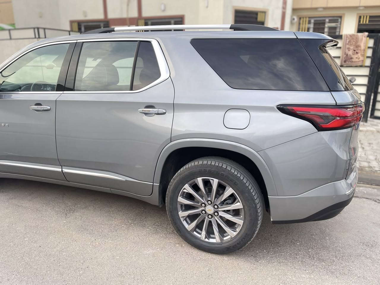 السلام عليكم لدي سيارة ترافرس ٢٠٢٣ بريمر للبيع كامل مواصفات وراد أمريكي ضرر فقط البنيد  بعد برايمر مواصفاته معروفة رقم بغداد باسمي للاستفسار 
 ***********
