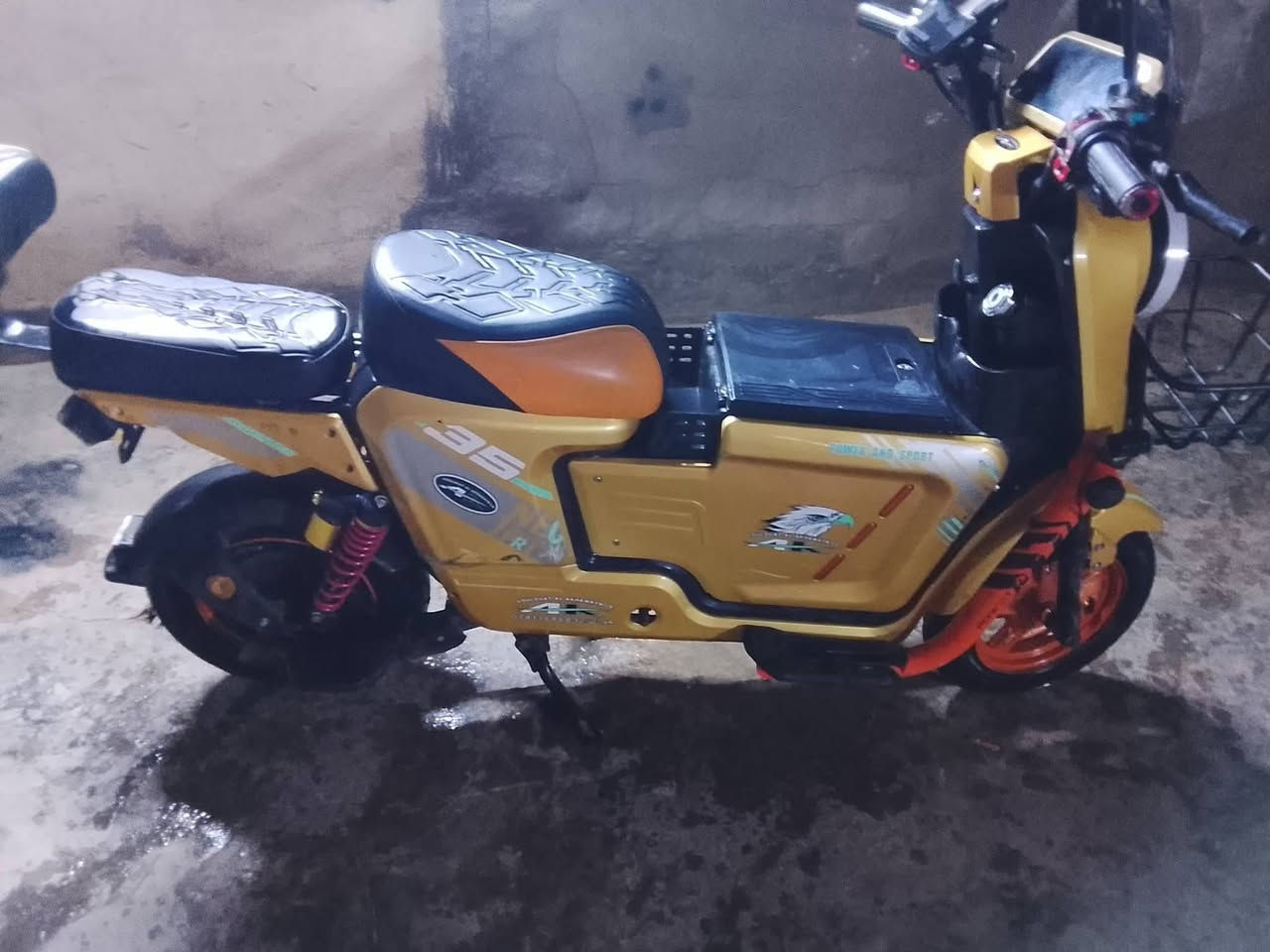 سلام عليكم درجه x900 للبيع بيه عطل بل سكليتر  تمشي بس يكطع  بطاريات   ماصر  سبوع من بدلتهن  جديدات  سعر 350 بيه مجل بسيط  عن اني فلوجه حي نزال رقمي *********** وبي صندوك بس فله
