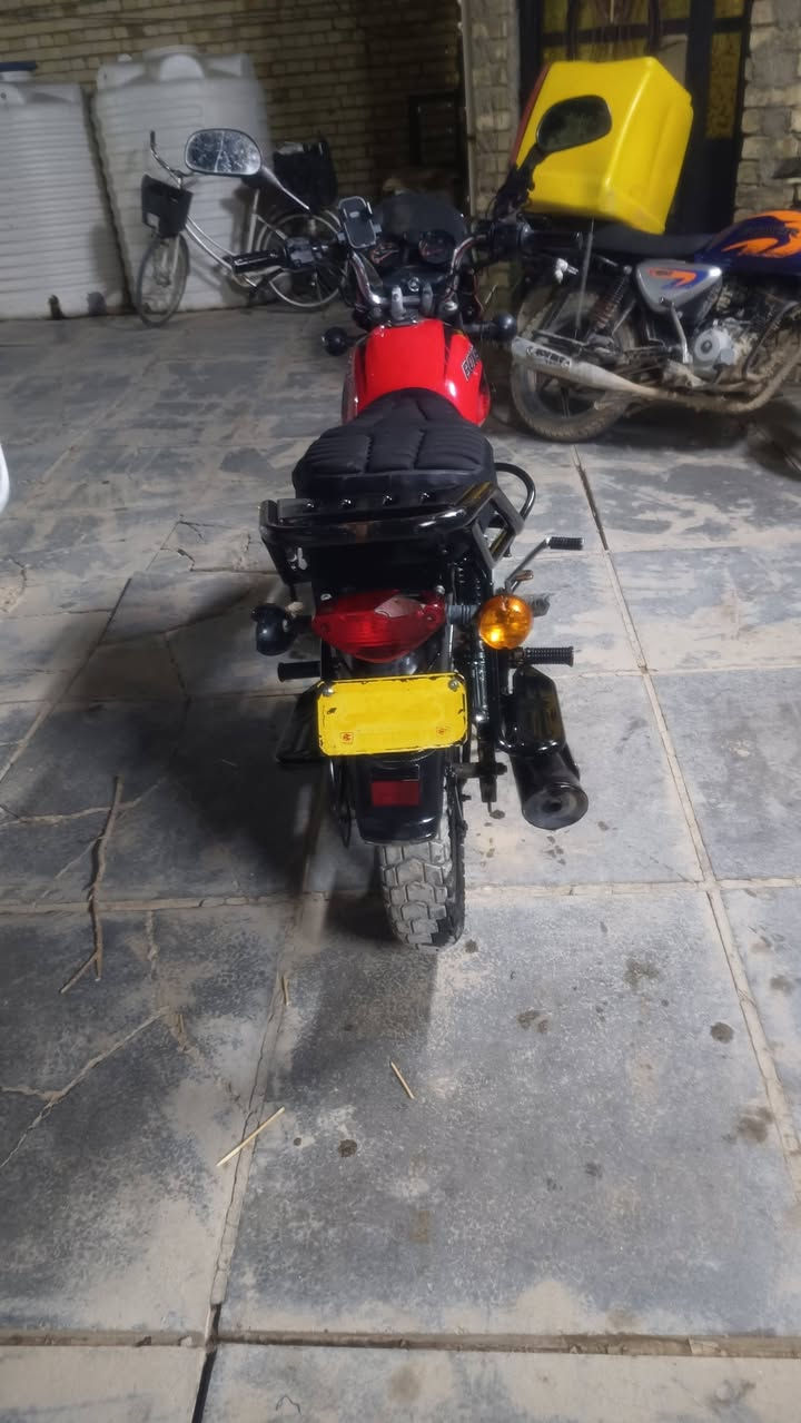 السلام عليكم دراجه بوكسر للبيع موديل 2023 اوراق اصولي  7 سعره مليون 400 وبيه مجال  اي ستفسار هاذاه الرقم ***********
