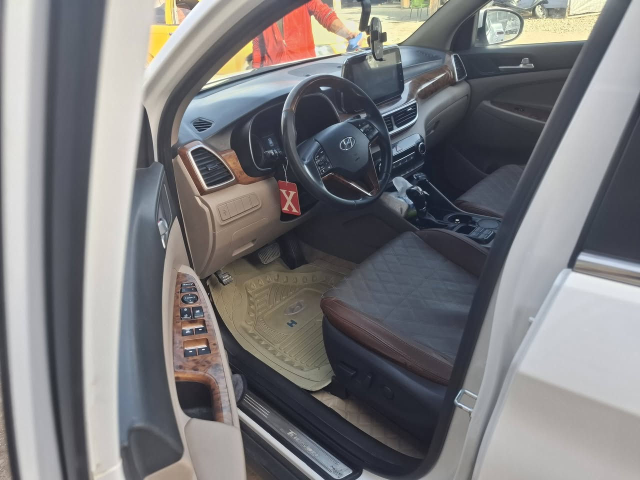 توسان ٢٠٢١ خليجي كوري كفاله عامه  
ماشيه ٧٤ الف السياره برغي ممفتوح بيها 
سعر 215  
الستفسار الاتصال ***********
