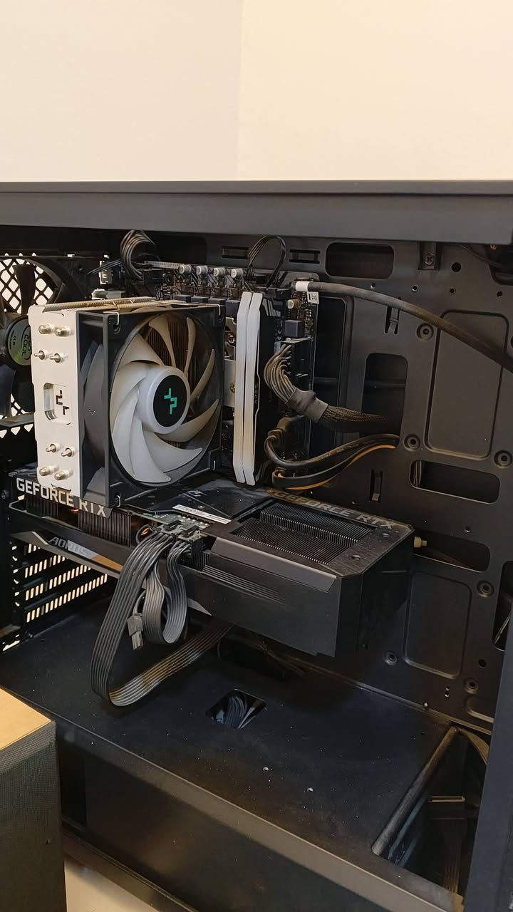 السلام عليكم
CPU: Core i5 12th Gen
​GPU: AORUS RTX 3060 Ti (3 Fans)
​RAM: 16GB (2x8) DDR4 3200MHz Lexar Ares
​Motherboard: H610M
​Cooler: DeepCool Air Cooler
​Storage: 256GB SSD + 500GB HDD
​PSU: 650W
​Case: Gaming Case with Glass Panel
سعر 950 الف
مكانب كوت توصيل موجود


**إذا كنت صاحب هذا الإعلان وتريد حذفه لأي سبب، رجاءا أرسل رسالة إلى الدعم الفني**