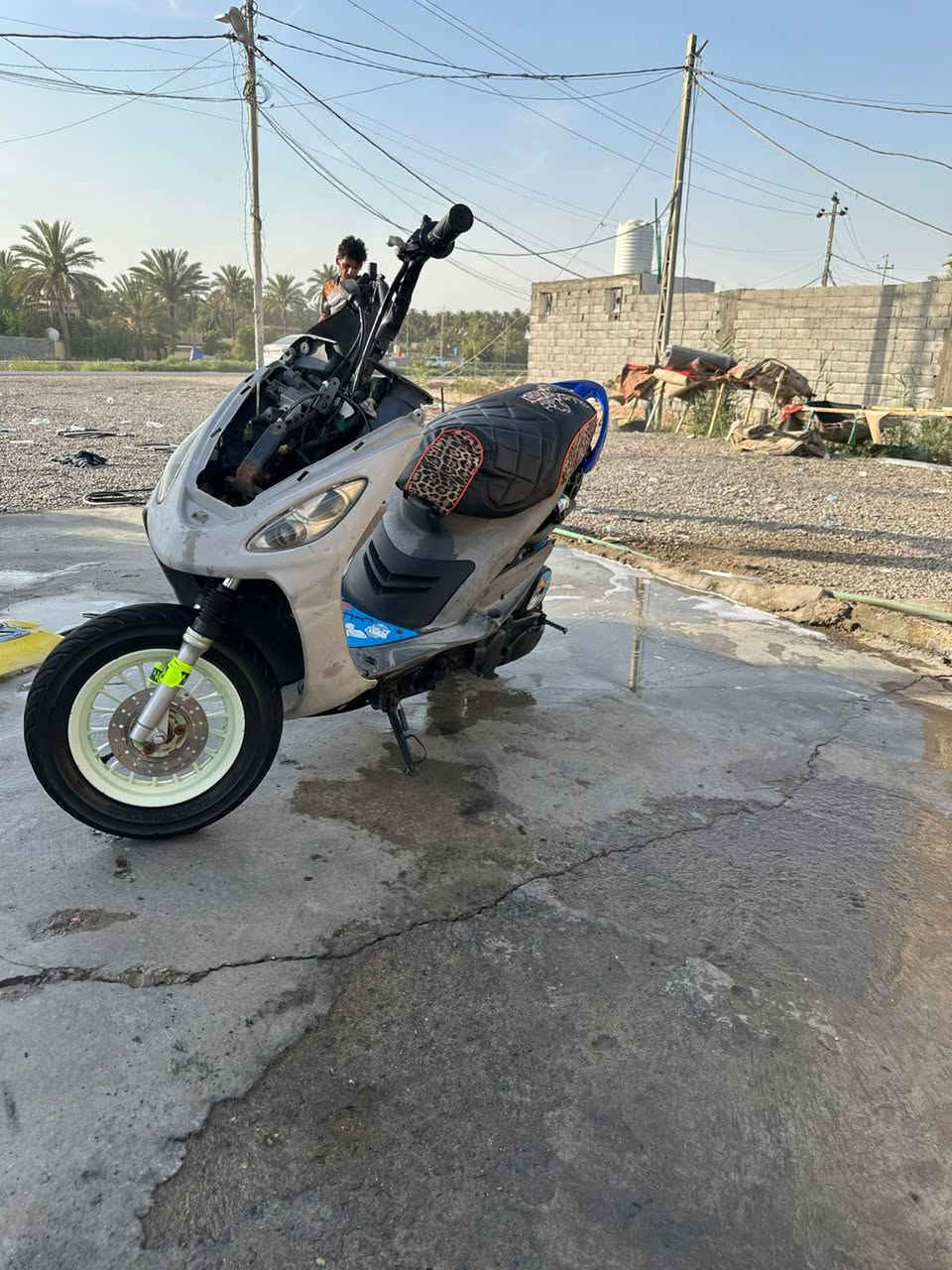 للـبيع دراجه غـرضه كـامله دراجه مـفـتوحه
***********
