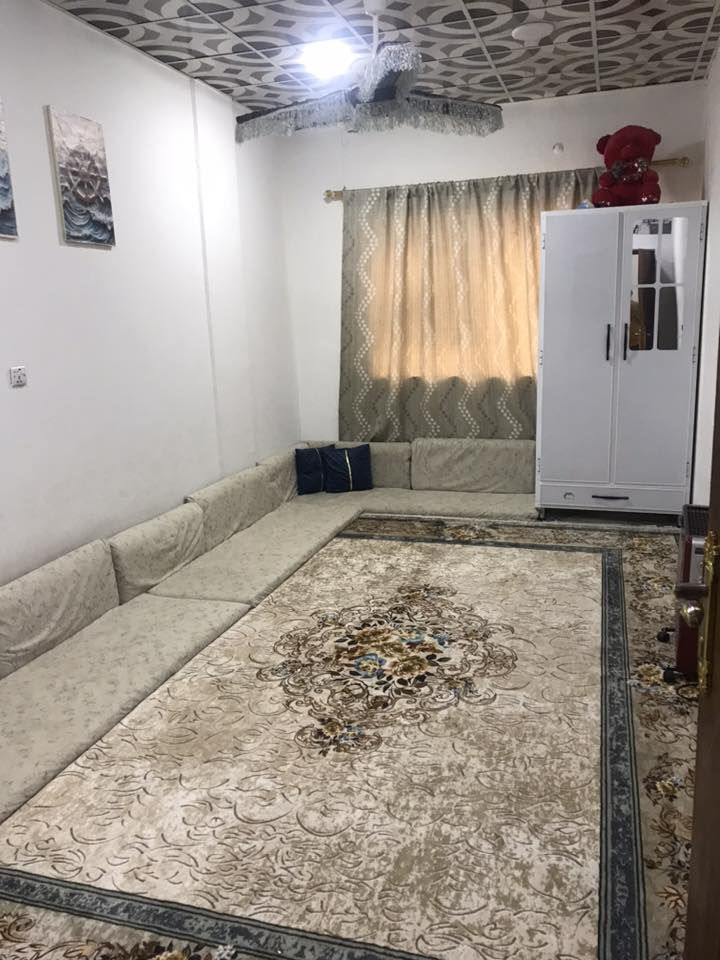 شقة للبيع في مجمع الجوادين سد قفلية
شقة نظيفة جدا تحتوي على 

3 غرف ومطبخ وحمامات 

السعر (14) مليون وبيه مجال

للأتصال والمراسله واتساب  ***********
