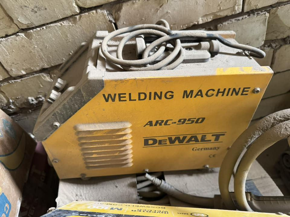 مكائن لحيم للبيع العدد ٢٠ قطعه باله 
احجام مختلفه سعر القطعه ٦٠ الف 
رقم ***********
