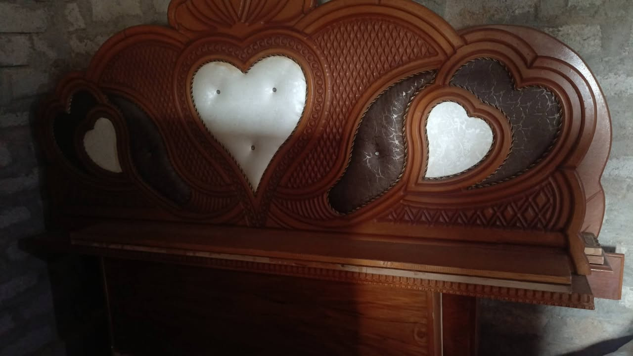 تخوت ثنين واحد خشب ثكيل ونضافه وسط ولاخ خشب عادية ونضيف جديد بدون كميدون ثنينهم مال تثبيت جوانب موجود سعر ١٣٠


**إذا كنت صاحب هذا الإعلان وتريد حذفه لأي سبب، رجاءا أرسل رسالة إلى الدعم الفني**