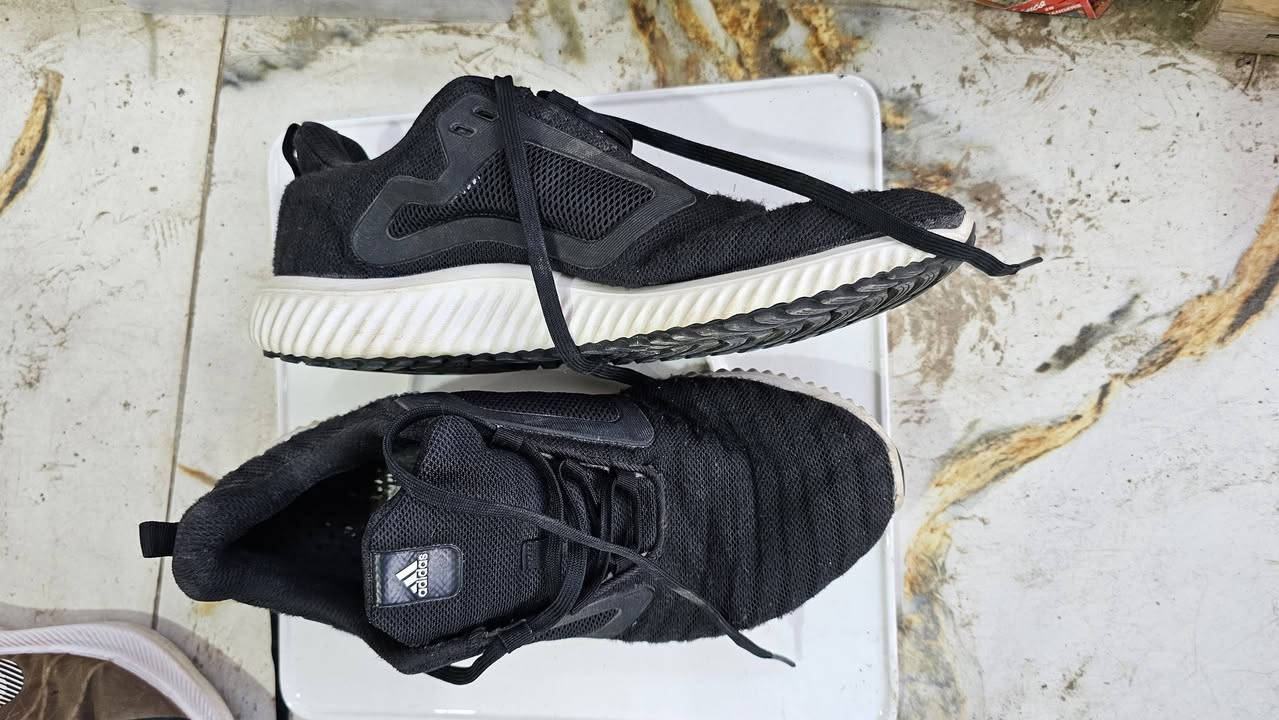 السلام عليكم  شعلة احذية بالة اوربي ماركات تقريبا ٢٥ زوج
سعر الزوج ٦ الاف
العمارة _الجمعيات شارع ٢٠
***********
