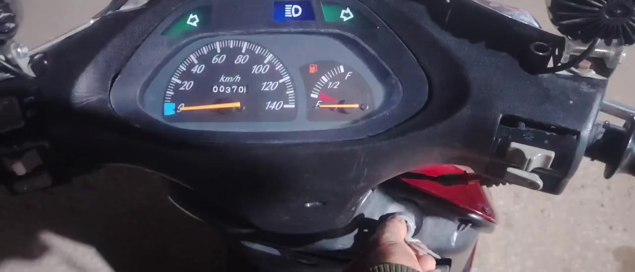 سلام عليكم
فراشة للبيع محرك حاويه ما مفتوح صارله شهرين من شاده

تشتغل نكره سلف
كهربائيات كولها شغاله
باتري جديد
دبلات جدد
مكاني شاميه
سعر 460 وبيه مجال قليل
***********
