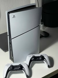 Ps5 سلم  جهاز ستعماله جدا بسيط   شخط مابي   غراضه كامله الاصليه    يدا...
