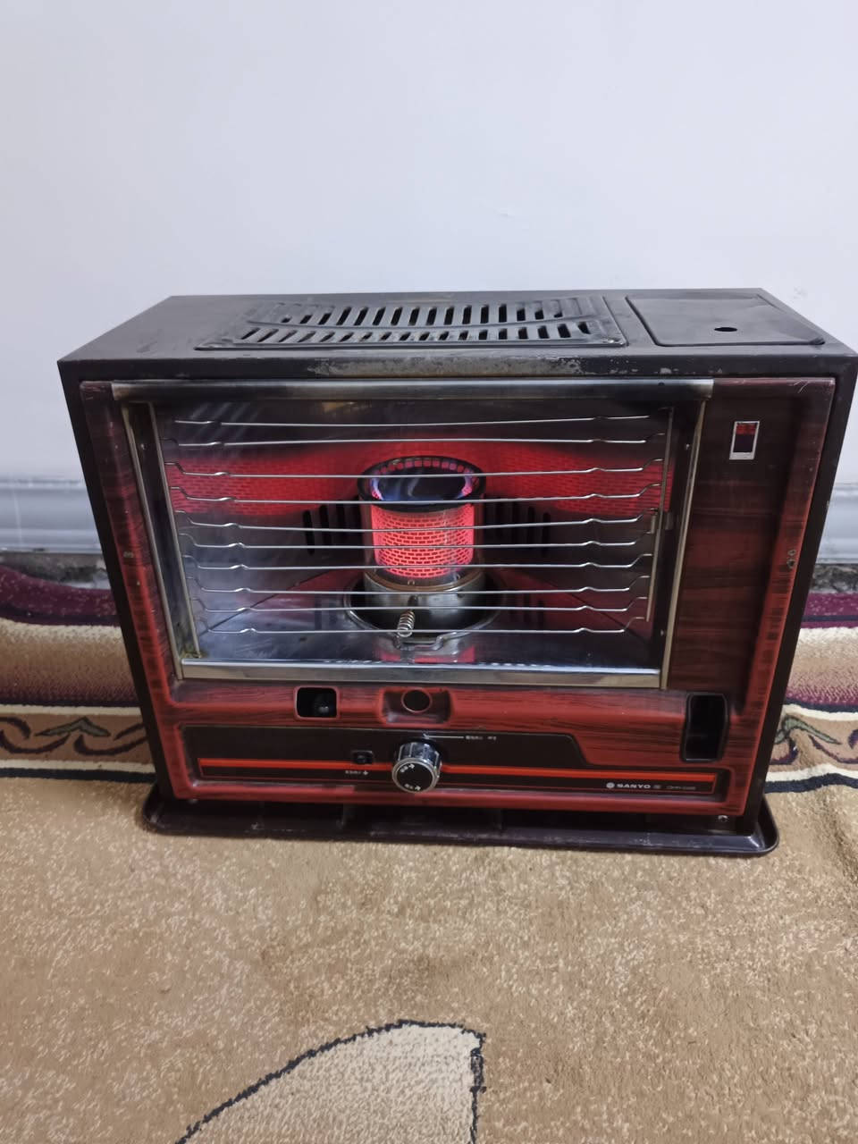 س ع صوبه سانيو ياباني الأصلي شرط لاهيس ولا غاز كل عيب مابيه فول نضافه السعر 65 وبيها مجال بسيط مكاني كركوك حي عسكري شراي اتصل ***********
