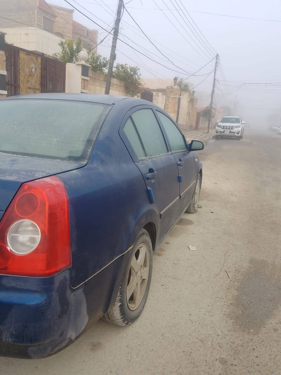 شيري A5 موديل 2009
كير عادي 
رقمها بغداد شرط التحويل 
لونها ازرق 
بيها ضربة شبر بالباب والجاملغ الخلفي مامصلح
 خلف السائق
ملاحظه / السيارة مكطوع قايش التايم كيس ابيعها على عطلها 
صدرها يحتاج درايم شفت 
كلج وكير شرط .
داخلها نظيف
كهربائيات كامله مابيها اي نقص 
تدفئه تبريد شغاله 
سعرها ٣٠$ وبي مجال 

الاتصال على ***********
