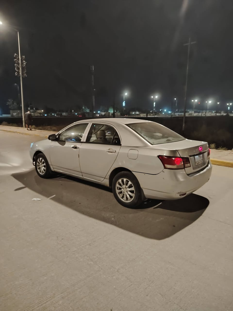 سلام عليكم بي وايدي موديل 2013 للبيع كير عادي مكفوله كفاله عامه عده جاملخ مكينه كير حداداه تخم تاير كهربايات شغاله سنويه لل2025 مصفره هيه وغرامه سعر 43 وبيه مجال رقم الهاتف *********** اسيا*********** مكان ميسان العماره
