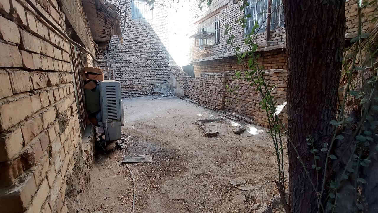 السلام عليكم ..
مكلف بالنشر
دار قديم / للبيع / ميسان / عماره / منطقة قطاع ٣٠ 
 ملك صرف المساحة 300 م واجهة (10)م ونزال (30)م مطل على شارع نينوى (شارع القدس) قرب الجسر الجديد 
اي استفسار الاتصال على رقمي او المراسله على الواتساب  (***********)...
