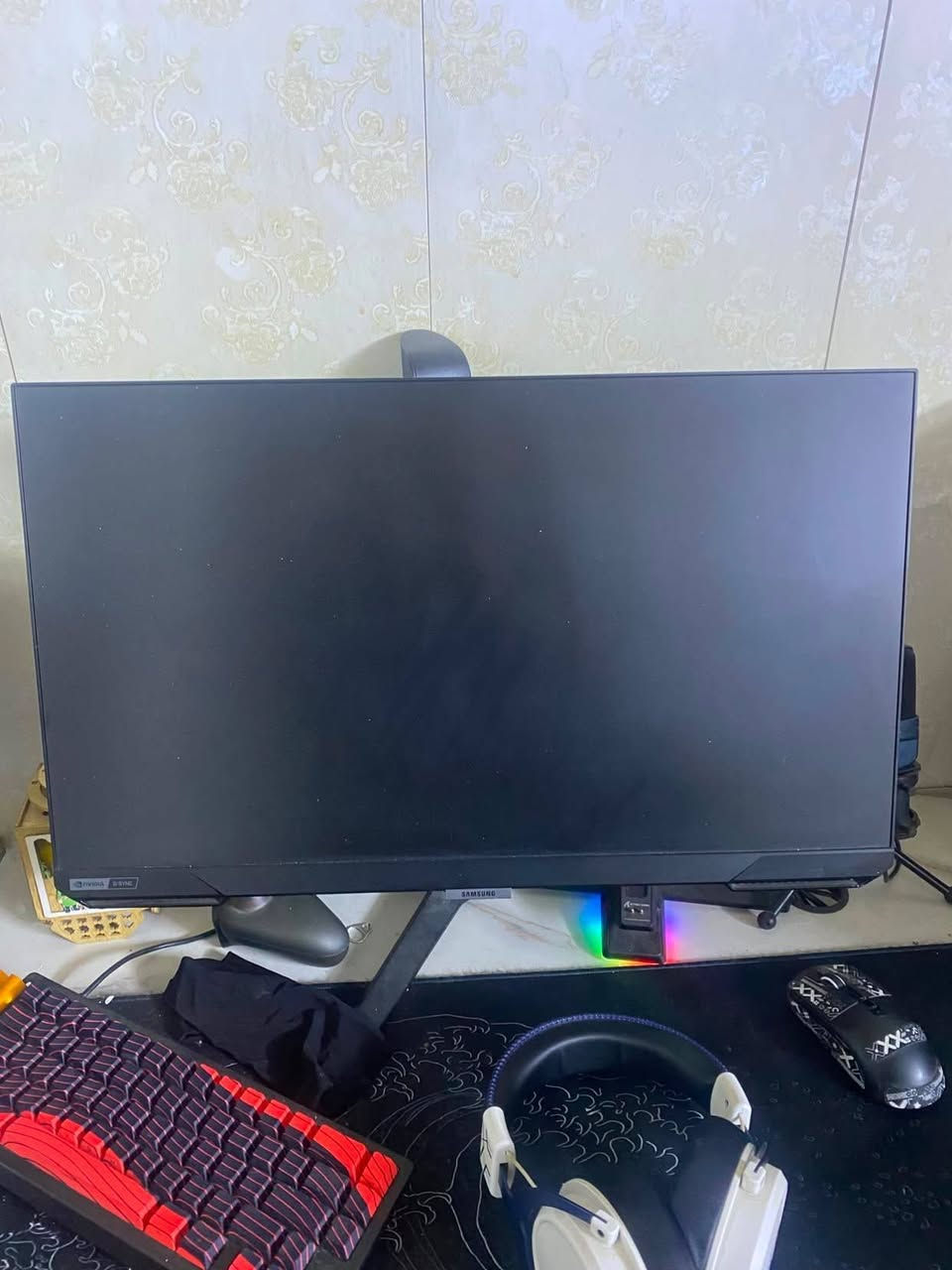 موصفات الكيس
gpu rtx 3060 asus 
m.b b550mk 
cpu r5 5600x 
ram tfarce 2x8 3000 hz
650 azza 
m.2 1t lexar
مبرد هوائي 
كيس نسيت اسمه 3 فان 
كل القطع نضيفه لا بيها خلل ولا داخله تصليح مع كل كراتين 

شاشه samsung Odyssey G4 240 hz 25 ips
مع شاشه ثاني dell 
ماوس اتاك شارك x6 قبل فتره اخذته 
كيبورد اتاك شارك x68 pro he  واير ليس  هم نضيف قبل فتره اخذته
سماعه blody 
كرسي كيمنج 
طاوله
يوبي اس تايكر 1500 
مكاني حي العامل بغداد سعر مليون و250 بيها مجال بسيط  رقم تلفون ***********
