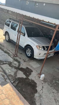 للبيع او مراوس نيسان بافندر2009 لون ابيض وارد امريكي رقم بغداد بسمي سن...