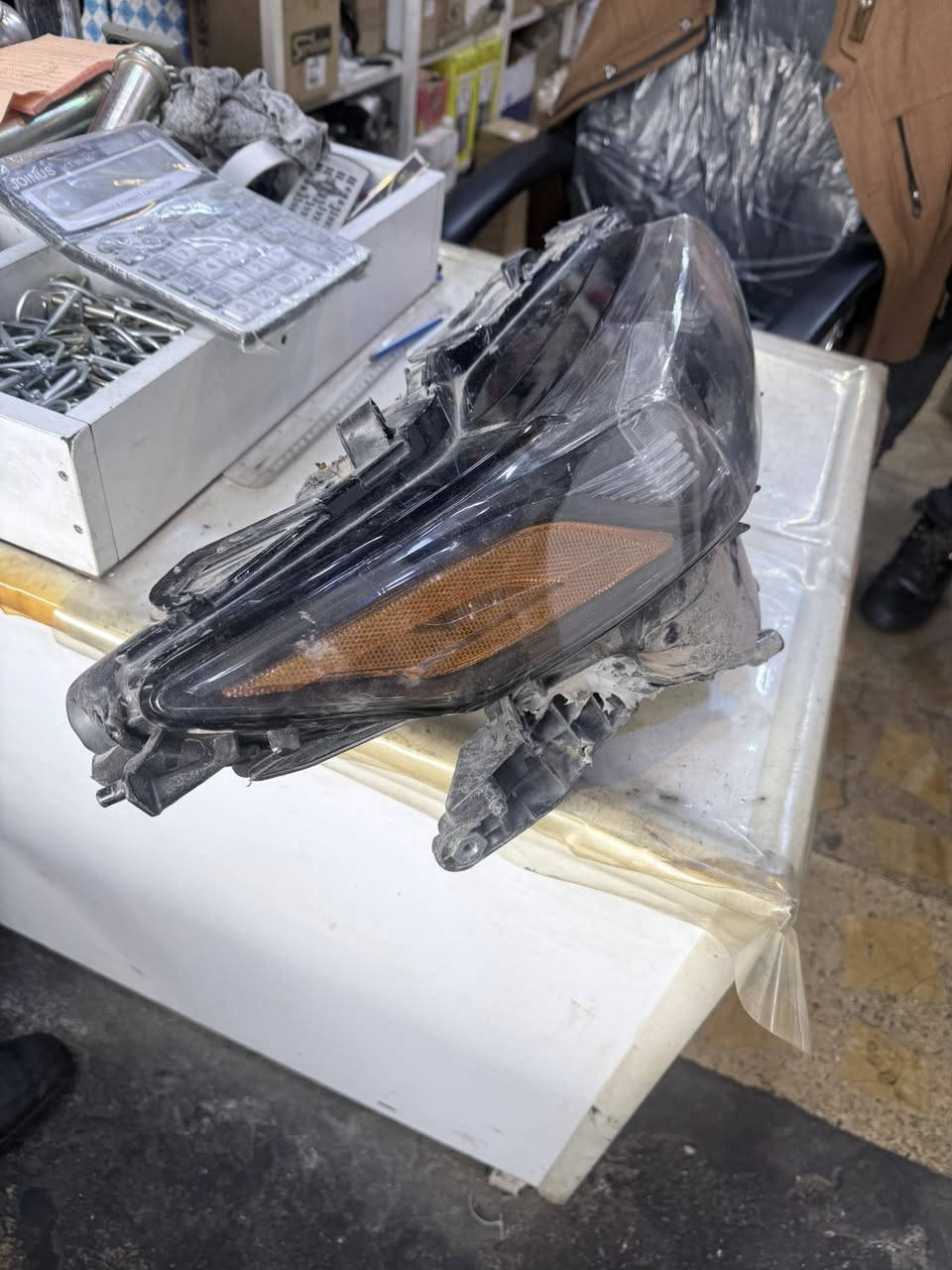 سلام عليكم 
لايت كامري ٢٠٢٤ SE طرف السكن 
بلادي فقط القاعدة مكسورة 
الجامة والعدسة جدد ما بيهن اي عيب
واتساب ***********
مكان كركوك
ويجد توصيل جميع محافظات العراق
