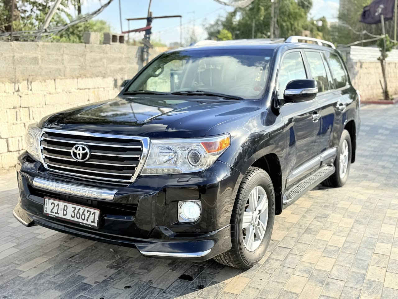 السلام عليكم تيوتا لاندكروز 2013 بريم اصل رقم سليمانيه بأسمي صار 5 سنوات عندي ماشيه 165 الف كيلو حقيقي 
مكفوله من الضرر والصبغ والرصعات جديده جدا 
ميحتاج اذكر مواصفات البريم معروف السياره أدامه كامله من صدر امامي خلفي من بلكات اصلي شركه وفيت بم هم اصلي 
مؤسسه جاهزه من كلشي مكان السياره بغداد رايدها ب340 ورقه للاتصال
مكان السياره بغداد العطيفيه قرب جامع براثا 
***********
