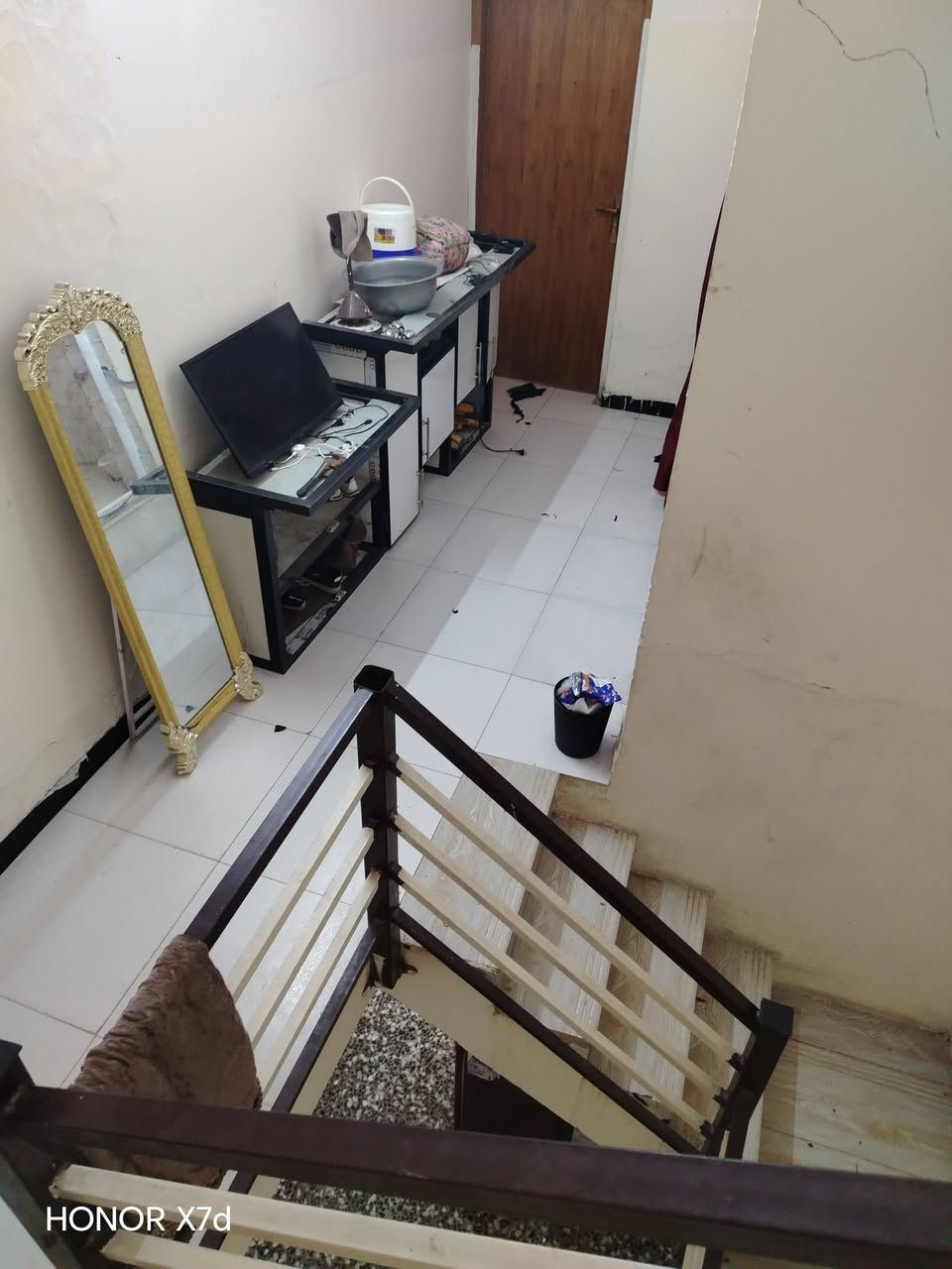 رهنيه 50 متر ثلاث طوابق اربع غرف نوم وصاله ومطبخ الخطيب الزراعي شارع خوله رهنيه 26 وايجار 100 استفسار واتساب *********** مكتب ابو حيدر للعقار قرب المولد الحمره
