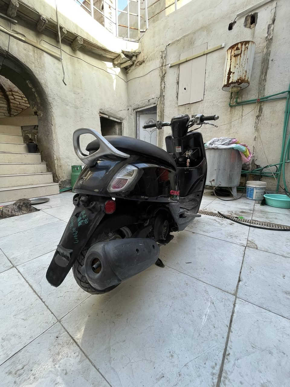 دراجه بوليس حديث 2017ياباني صاله يام من طالعه من رمبه كهربائيات كلهن شغالات كفاله دراجه المحرك كلشي كفاله نضيفه شوف العين حته ما ماشيه هواي سعر ٩٠٠ بيهه مجال رقم ***********
