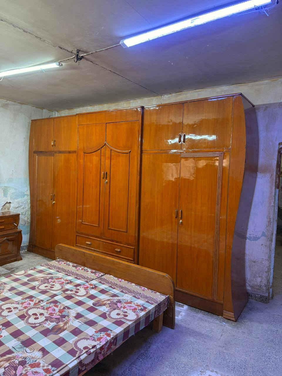 غرفه صاج بورمي. طابقين ام سته ثكيله نعيوده من جديد صبغ جام قفاله سراكي. شغل ثكيل ***********
مكان حله ثوره
