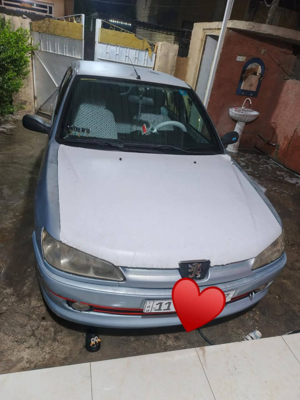 السلام عليكم بيجو 306. 2001 سياره لون سمائي تايرات جدد لايت زنون سماعات شوفر بيه فقط الجاملغ الامامي بي مرجع بارد السياره باسمي رقم بغداد
عنوان بغداد يم القوس مال بوب الشام 
رقمي ***********
