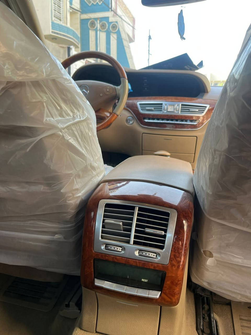 مارسيدس حجم S 350 موديل 2011
وارد خليجي مكفوله كفاله عامه
رقم اربيل مميز بأسمي وكاله و تحويل ومباشر 

عداد المسافه 200 الف 
المواصفات 1/1 معروفه فول تجي 
محرك V6
سلايت 
كشنات جلد وكهرباء
كشنات خلفية كهرباء
كل الكشنات تدفئة تبريد
كل التجاوي كهرباء
بلوتوث 
تلفون
5ابواب شفط
5 بردات
حساس امامي خلفي
لايت وبك لايت لد
لايتات داينمك
جكات 
3 قطع تبريد  امامي خلفي وتكم
كير مكينه صدر تايرات تبريد كلة 100‎%‎ سياره جاهزه 
وبعد بيها مواصفات ***********
