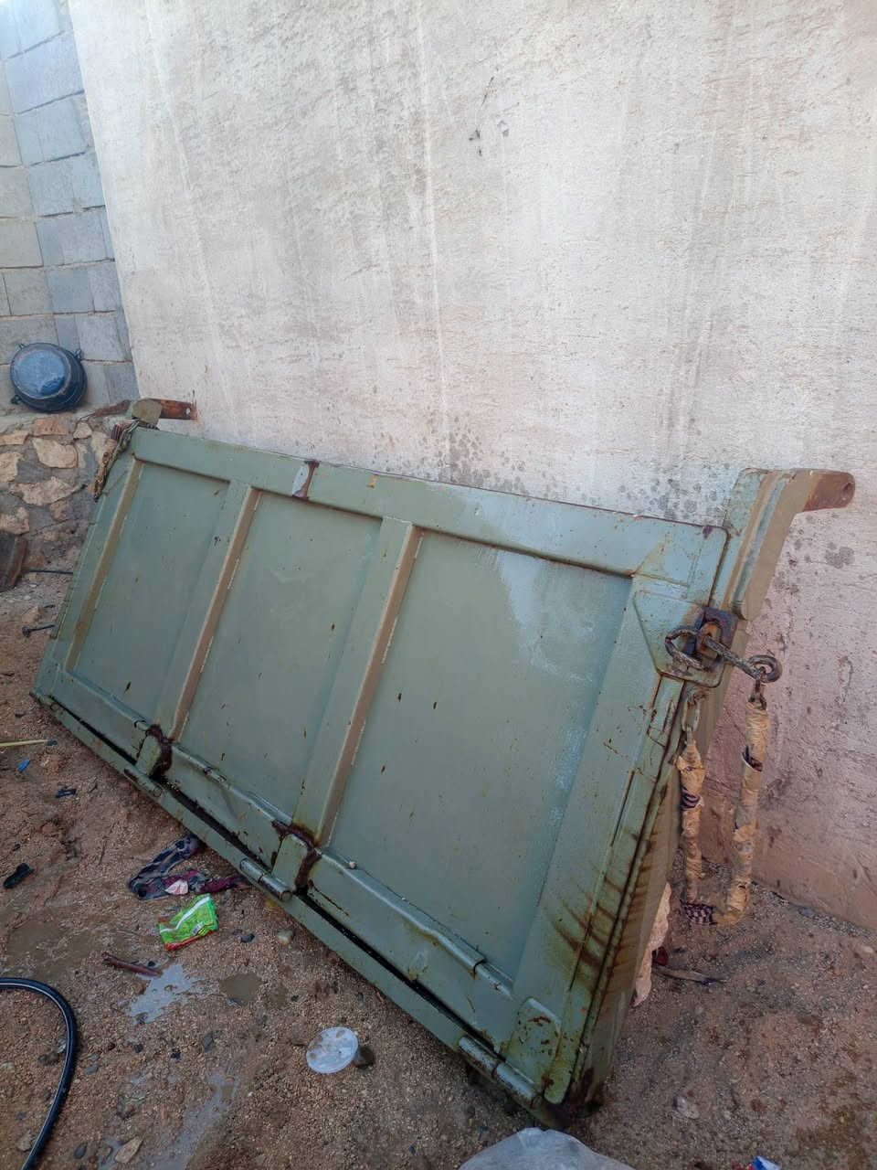 سلام عليكم البيع باب طابوك مكان رمادي السعر ٣٠٠وبيه مجال رقم ***********
