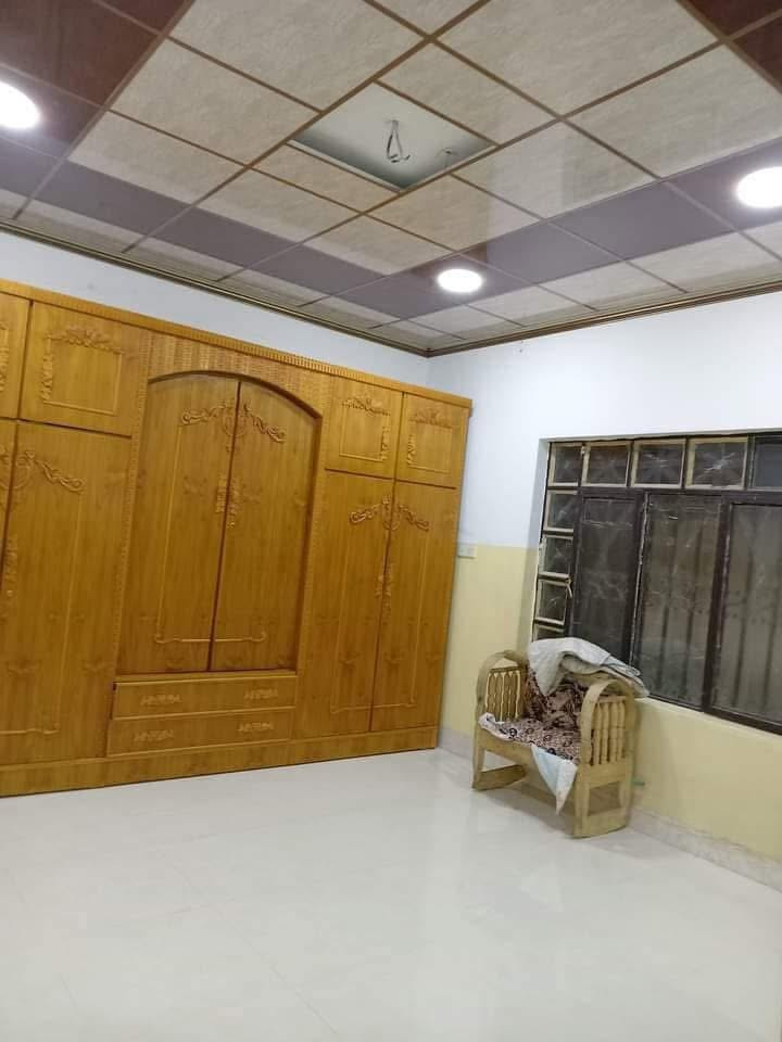 دار في حي عدن قرب مخازن الكهرباء
المساحه 200متر طابق واحد 
يحتوي على غرفتين وهول واستقبال ومطبخ وصحيات وكراج

مكتب صفوان السنجاري 
***********
***********
